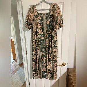 Stunning Hunter Bell dress with beautiful details!! Size small